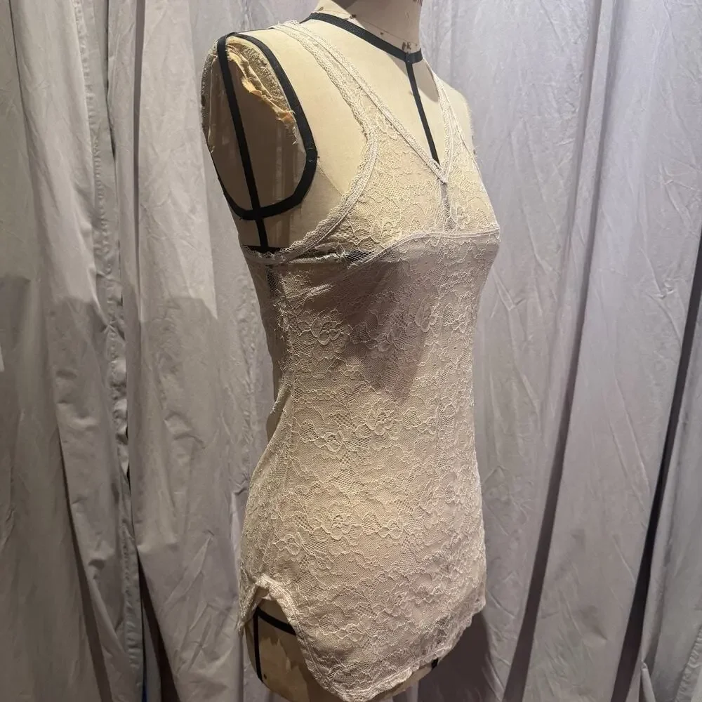 Miss Ferriday Stretch Lace Halter Cami M - Picture 2 of 6